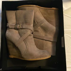 BCBG Paris 8.5 Tan Bootie